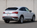 Audiが指定する独自の条件を全て満たした車だけが、認定資格を持つテクニシャンの手による100項目にも及ぶ点検・整備のプロセスを受け、お客様のもとへ届けられます。