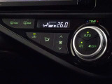 車内を快適に、オートエアコンを装備しています。