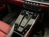オプション設定のシートベンチレーション&アルミニウムPDKセレクターレバーが装着されております