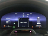 とっても見やすいメーターです。夜間時はラグジュアリーな気分にさせてくれる照明が魅力ですので、夜のドライブも楽しみになりますよ♪