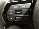 ステアリングにオーディオ操作スイッチが付いています。オーディオ画面に直接タッチしなくても操作が出来ますので、運転に集中できます。