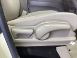 シートハイトアジャスターが付いているので運転姿勢を調整するのに便利ですね。身長に合ったシートポジションは安全運転や疲労軽減にもつながります。