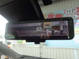 スマートルームミラー画像になります。リアシートに人が乗ってる時やトランクに荷物がたくさん積んでルームミラーが使えないときに便利なオプションです!