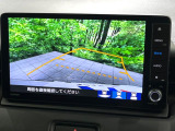 【バックカメラ】駐車時に後方がリアルタイム映像で確認できます。大型商業施設や立体駐車場での駐車時や、夜間のバック時に大活躍!運転スキルに関わらず、今や必須となった装備のひとつです!