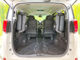 後席を格納すると、これだけの広さが!シーンに合わせたシートアレンジで、大きな荷物も積むことが出来ます♪
