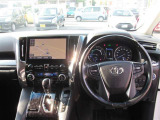 視界が広く、インパネシフトですっきりとした空間が運転がしやすく居心地が良い運転席です
