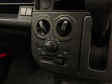 ご納車後の定期的点検に合わせて、「エンジンオイル&フィルター交換」を行うお得なメンテナンスパッケージの「安心メンテナンスパック」をおすすめしております。詳細については当店スタッフまでお尋ねください。