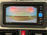 バックモニター付きで駐車時の安全確認をサポートしてくれます