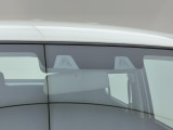 障害物を感知して、衝突の可能性がある場合、運転者へ警告音を発したり、衝突の可能性が高い場合、ブレーキの補助操作を行い、減速して衝突被害を軽減するシステムです。