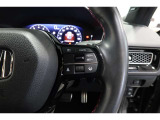 Hondaセンシングの機能のひとつ、アダプティブクルーズコントロール付!アクセルから足を離しても設定したスピードと前車との車間を保ち走行してくれます!車線維持もアシスト☆高速道路で疲労軽減ですね☆