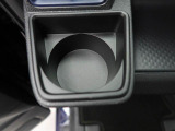 【カップホルダー】エアコン吹き出し口下部に設置されていますので使いやすさバッチリ!助手席から手の届くちょうどの位置です!
