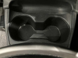 シフトレバー全部にはフロントシートの方が利用できるカップホルダーが着いています。