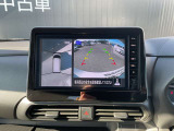 車を真上から見下ろしているかのように周囲の状況を把握して安心して駐車が行えるアラウンドビューモニターが付いています