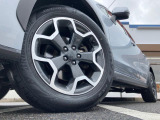 【純正17インチアルミホイール】外観にマッチした純正アルミホイールを装着しております。各種社外アルミホイールや、スタッドレスタイヤも取扱いしております。是非ご相談ください♪