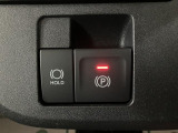 電動パーキングブレーキを装備しています☆パーキングブレーキが足踏み式や手引き式ではなく電動で行うことができます☆設定でシフトをパーキングに入れると自動でパーキングをかけるようにできます☆