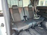 3列目シートはもちろん状態良好☆大人でもゆったりと座って頂けますので、大人数でのお出かけもラクラクです♪ご家族で、気の知れた仲間で、ドライブに行くのが楽しみですね♪
