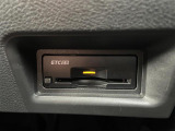 【ETC2.0(DSRC)】ETCカードを挿入すれば料金所はノンストップで通過できます。ETC限定の割引や、高速道路の情報提供サービスを利用できます。