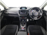 ■視界良好で運転しやすいコックピットです。シンプルで操作性の良いインパネ回りにデザインされ、SUBARUは安全性能に徹底的にまでこだわった視界設計を行っています。