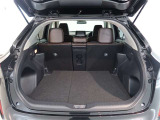 開口部の広いラゲージスペースは、ゴルフバックなどの荷物もラクラク積み込めます。