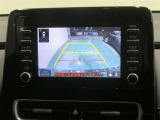 車両後方の映像を映すバックモニター。進路を確認しながら安全に車庫入れできます。