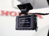 ◆ドライブレコーダー◆映像・音声などを記録する自動車用の装置です。 もしもの事故の際の記録はもちろん、旅行の際の思い出としてドライブの映像を楽しむことができます。
