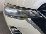 【LEDヘッドライト】悪天候や夜間走行時も良好な視界を確保し安心して運転できる高輝度LEDヘッドライトを装備!点灯速度が早く、消費電力も抑えられています。