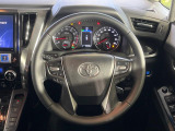 【純正革巻きステアリング】上質な革を使用することで、手にしっかり馴染みとても運転しやすいハンドルです♪