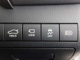 オートマチックハイビームとは、先行車や対向車のライトを認識し、ハイビームとロービームを自動で切り替える機能です。夜道の視界を確保します。詳細は販売店スタッフまでおたずねください。