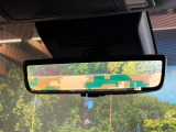 【デジタルインナーミラー】後席の大きな荷物や同乗者で後方が確認しづらい時でも安心!カメラが撮影した車両後方の映像をルームミラー内に表示。クリアな視界で状況の確認が可能です!