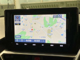 純正ナビを装備。タッチパネル式で使いやすく、お出かけもラクラクです。