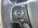 ハンドルの手元で音楽ボリューム等の調整が可能なスイッチが装備されておりますので、便利ですね。