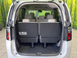 普段のお買い物や通勤、送迎等に十分な荷室スペースを確保しております。セカンドシートを倒すと、大きな荷物の積載も可能です♪