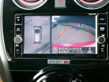 まるで上空から見下ろしているような感じで駐車が楽にできるインテリジェントアラウンドビューモニター!幅寄せが苦手な方でもサイドビューで確認することができますよ♪