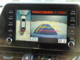パノラミックビューモニター付きです。車両を上から見たような映像をディスプレイオーディオ画面に表示。運転席からの目視だけでは見にくい、車両周辺の状況をリアルタイムでしっかり確認できます。