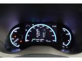 とっても見やすいメーターです。夜間時はラグジュアリーな気分にさせてくれる照明が魅力ですので、夜のドライブも楽しみになりますよ♪