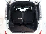 開口部の広いラゲージスペースは、ゴルフバックなどの荷物もラクラク積み込めます。