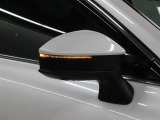 サイドターンランプ付きドアミラー。車両のドレスアップと右左折時の被視認性を兼ね備えたお洒落なミラーです。