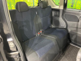 後部座席も気になるようなキズ・汚れやへたり等、大きなダメージはなく、良好な状態です。