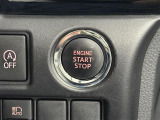 【プッシュスタート】スマートキーを持っているだけ、鍵を差し込むことなく、ボタンを押すだけでエンジン始動や停止を行うことができます。