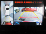 車両を上から見たような映像をディスプレイオーディオ画面に表示するパノラミックビューモニター