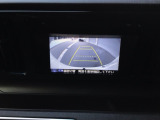【バックカメラ】運転が苦手な方も車庫入れラクラクです!ギアをリバースに入れれば自動的に切り換わりますので、面倒な操作は不要です♪狭い駐車場もお車を傷つけず安心ですね!