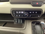オートエアコンはこまめに温度調節するので、燃料の消費量をより少なくできます。シートヒーター付きなので寒い日も快適です。