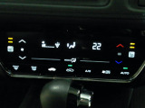 オートエアコンタイプなので細かい操作なしで快適温度に調整してくれます。シートヒーター付きで、冷えた車内でもスイッチを押せば数秒で座面と背もたれがあたたかくなります。