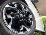 【純正アルミホイール】外観にマッチした純正アルミホイールを装着しております。各種社外アルミホイールや、スタッドレスタイヤも取扱いしております。是非ご相談ください♪