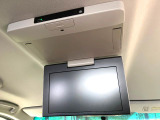 【フリップダウンモニター】大画面モニターで後席でもエンタメをお楽しみいただけます。小さなお子様にも大人気の装備です♪
