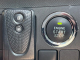 便利なキーレス&プッシュスタートシステム♪この電子キーを携帯しているだけで簡単にエンジンの始動やドアの解錠、施錠が可能です!また万が一の時も安心なエンジンイモビライザーもついてます!