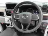センターメーターで視界良好な運転席廻りです。運転時の視線移動が少なくて済むので安全性にも一役買ってくれますね。ぜひ一度ご覧になってください。見易さが違いますよ。