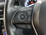 便利なステアリングスイッチ付きでナビに目をやらなくても音量調整等が可能です。