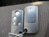 スマートキー2個装備車です☆ポケットに鍵を入れたままでも開閉ができます☆☆ホンダオートディーラーホンダ専門店♪TEL06-6744-2222☆