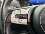 ステアリングにオーディオ操作スイッチが付いています。オーディオ画面に直接タッチしなくても操作が出来ますので、運転に集中できます。